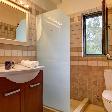 Sleeps 6 Pool Air Con Wifi *