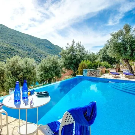 Sleeps 6 Pool Air Con Wifi