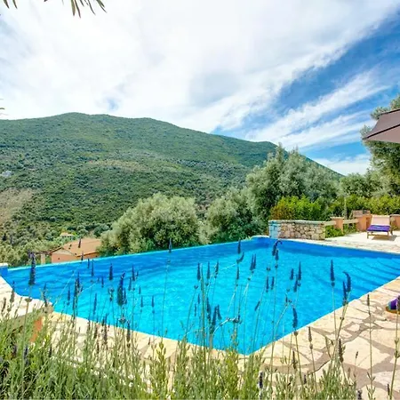 Sleeps 6 Pool Air Con Wifi Villa