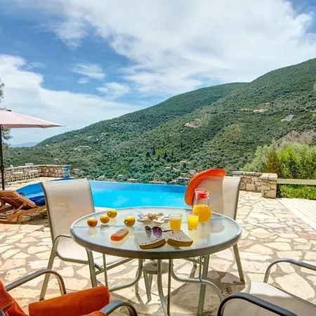 Sleeps 6 Pool Air Con Wifi *