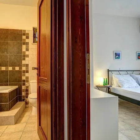 Vila Sleeps 6 Pool Air Con Wifi *