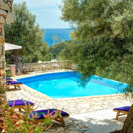 Sleeps 6 Pool Air Con Wifi * Sivota