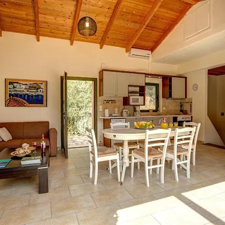 Sleeps 6 Pool Air Con Wifi