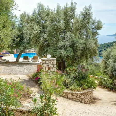 Sleeps 6 Pool Air Con Wifi