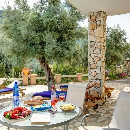 Sleeps 6 Pool Air Con Wifi * Sivota